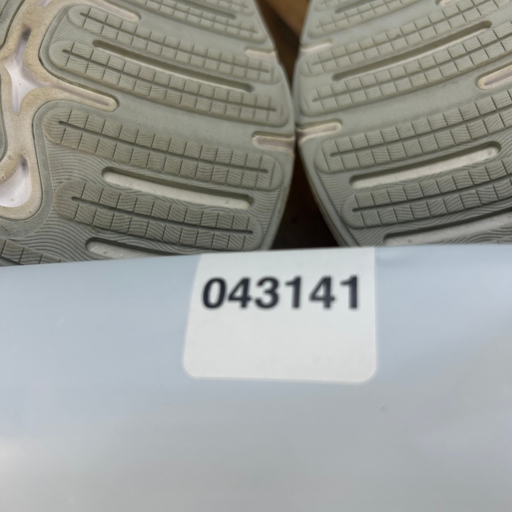 Brooks Ghost Max Womens Running Shoes White Grey 1203951D124 Wide D Size 10 - Picture 8 of 8